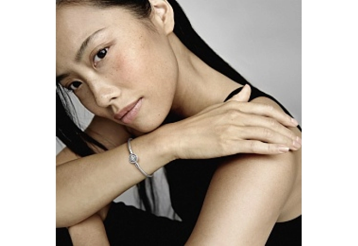 Snake chain sterling silver bracelet with clear cu