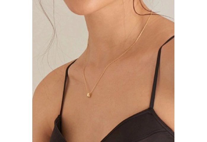 Smooth Twist Pendant Necklace