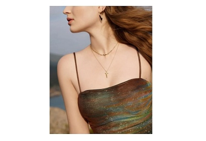 Gold Geometric Point Pendant Necklace