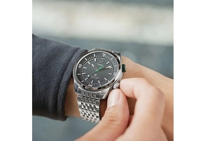 Waterbury Diver SST Case and Bracelet Black Dial