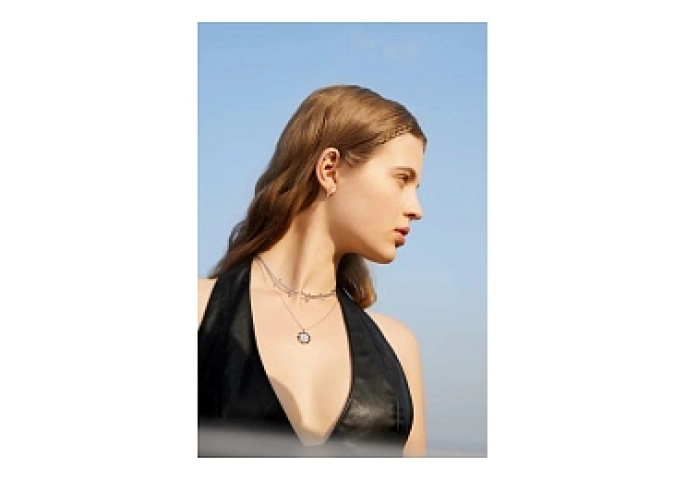 Silver Sparkle Point Medallion Necklace