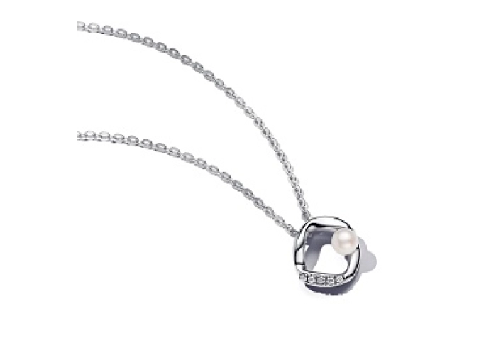 Sterling silver collier with white treated freshwa
