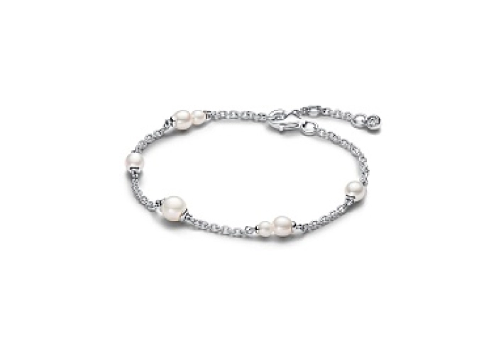 Sterling silver bracelet with white treated freshw