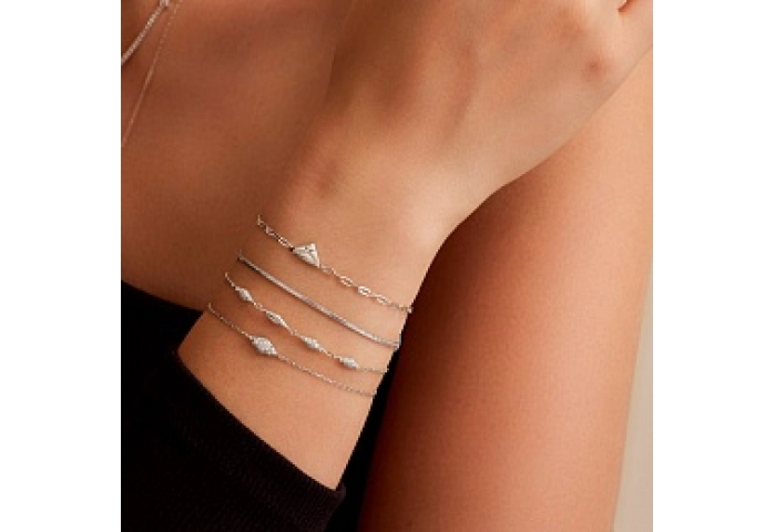 Silver Triangle Kiss Bracelet