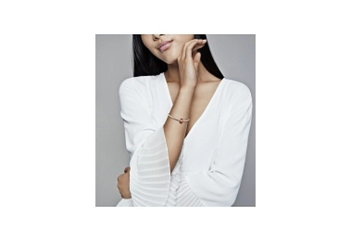 Wavy sterling silver charm with iridescent and pin