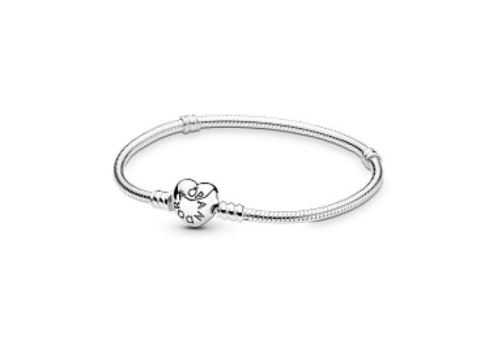 Silver bracelet with heart-shaped clasp