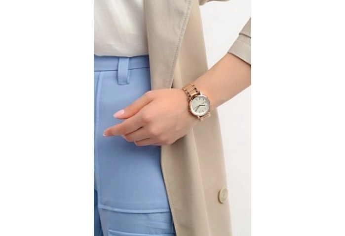 QUARTZ/3 HAND WATCH