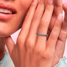 Sterling silver ring with true blue crystal