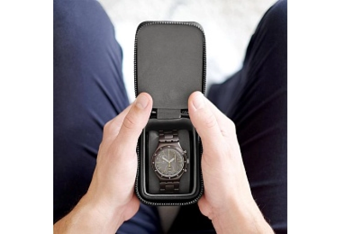 Pebble Black Single Zipped Watch Box 