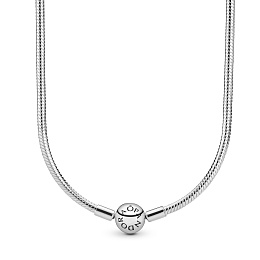 Silver necklace with round clasp