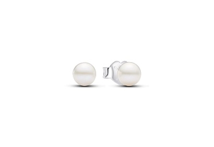 Sterling silver stud Earrings with 4,5 mm white treated freshwater cultured pearl