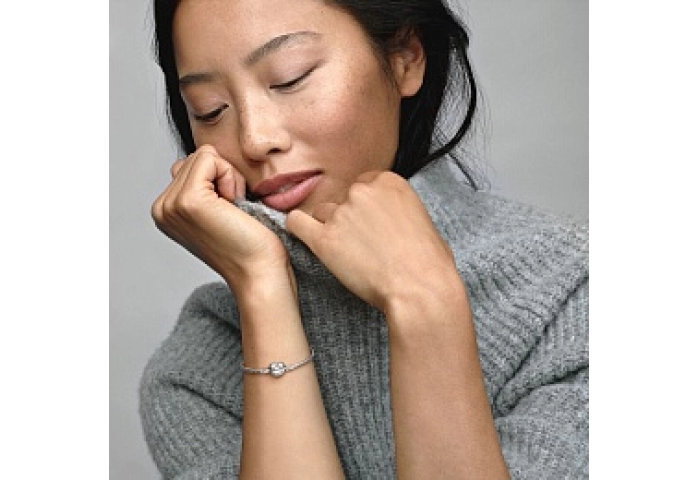 Silver bracelet with heart-shaped clasp