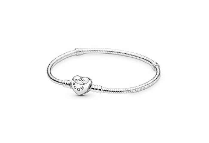 Silver bracelet with heart-shaped clasp and cubic 