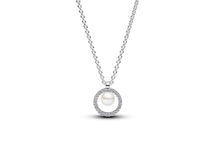 Sterling silver collier with white treated freshwa