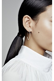 Silver oval hoop earrings with clear cubic zirconia/Серебряные серьги с чистым кубическим цирконием