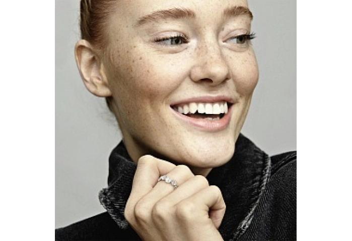 Daisy sterling silver ring with clear cubic zircon